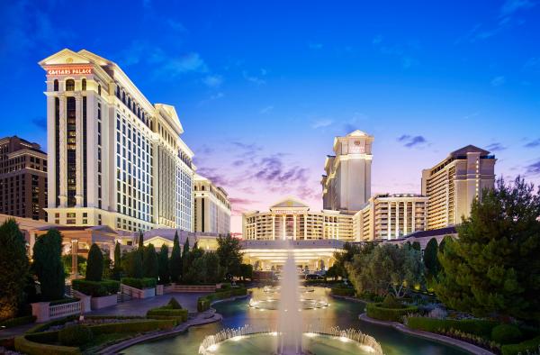 Caesars Palace. Лас Вегас, САЩ. Средна цена за стая: $ 235Средна цена за апартамент: $ 715.Снимка: Facebook