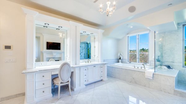 Снимка: belaircrestmansion.com
