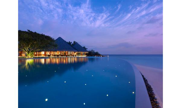 Намира се в МалдивитеСнимка: Dusit Thani