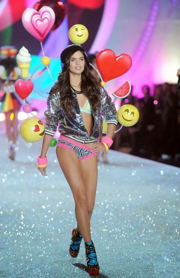 Сара СампайоСнимка: Victoria's Secret Fashion Show; Reuters