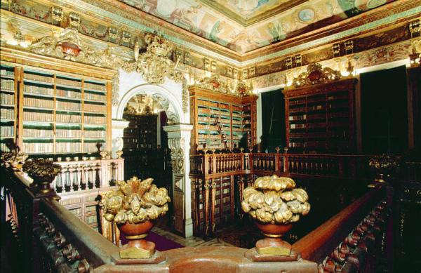 Снимка: ABOUTCENTROThe Joanina Library, University of Coimbra, Португалия