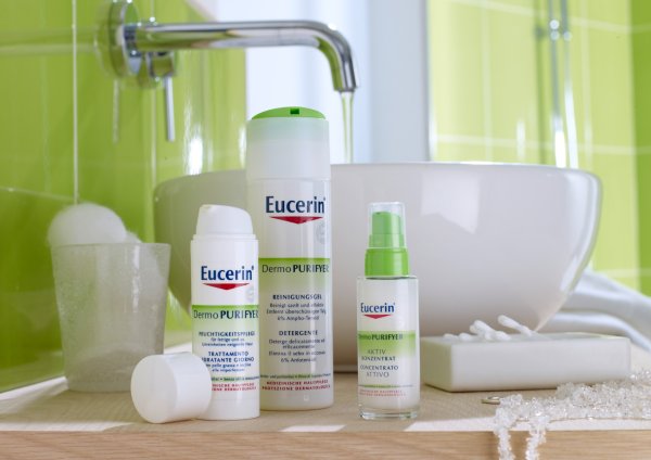 Серията Eucerin DermoPURIFYER е ефективно козметично решение за мазна и склонна към акне кожа. Комбинацията от активни съставки ефективно се справя с четирите ключови фактора, отговорни за появата на акне. Серията DermoPURIFYER включва продукти за цялостна грижа: почистващ тоник за лице, измиващ гел, ексфолиращ гел за лице, хидратиращ крем, интензивен хидратиращ крем с SPF 30, активен нощен крем, активен концентрат, стик-коректор.