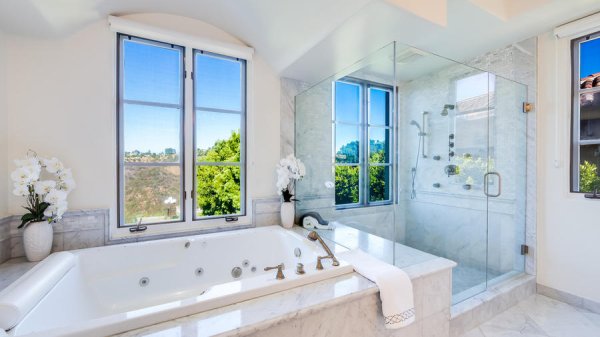 Снимка: belaircrestmansion.com