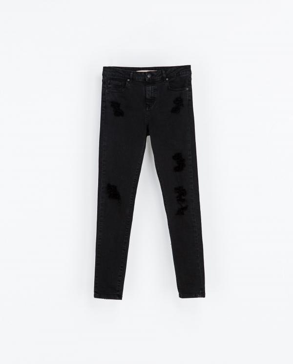 Дънки от разкъсан черен деним Zara, 69.95 лв.