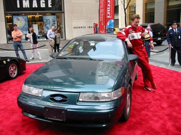 Конан О'Брайън кара Ford Taurus SHO. Снимка: therichest.com