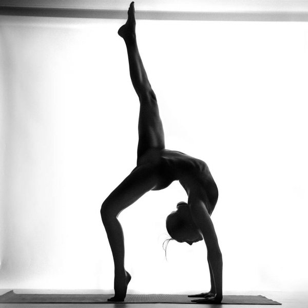 Снимка: Nude Yoga/Instagram
