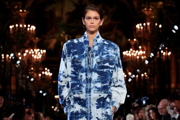 Кая в ревюто на Stella McCartney в Париж; Снимка: Reuters