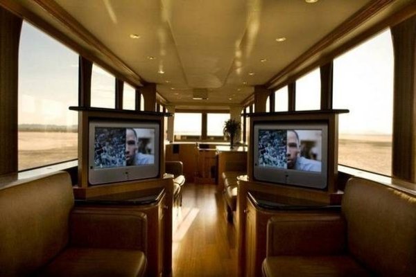 Снимка: House on Wheels