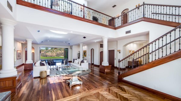 Снимка: belaircrestmansion.com