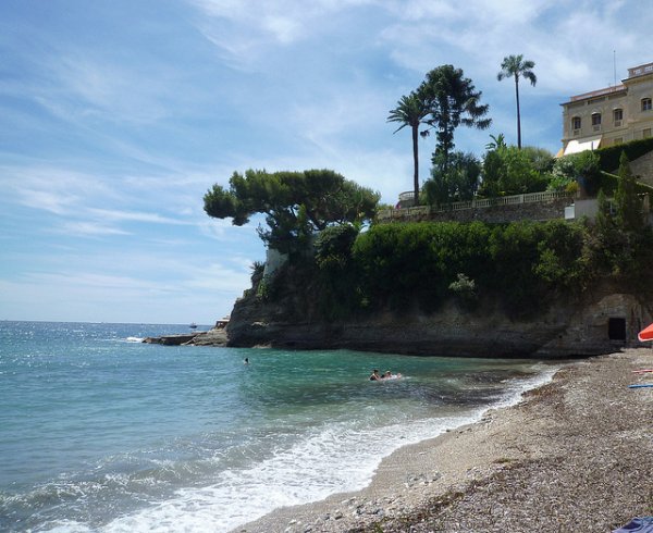 Снимка: Juliette FontvieillePlage de la Buse, Roquebrune-Cap MartinТози плаж се намира на няколко крачки от жп-гарата, но е толкова таен, че ако не знаете за него няма как и да разберете, освен ако някой местен не ви го покаже. Това е скалист плаж, така че за него ще ви трябват гумени обувки. 