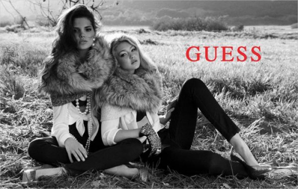 Снимка: Guess
