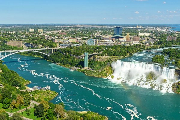 Мостът на дъгата и Кулата на Ниагарския водопад са най-добрите места за наблюдение на тази красота. Намират се на границата на щата Ню Йорк и Онтарио, Канада. Снимка; architecturaldigest.com