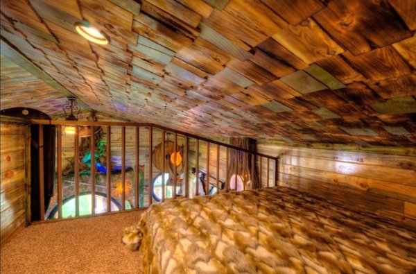 Снимка: Hobbit treehouse
