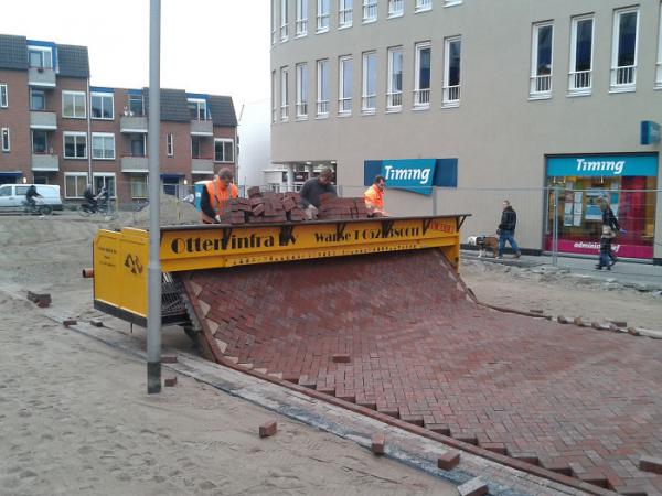 Как се поставя подова настилка в Холандия. Снимка: Bored Panda