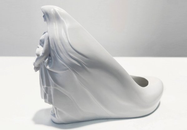"Девственицата" - АннаСнимка: Sebastian Errazuriz 