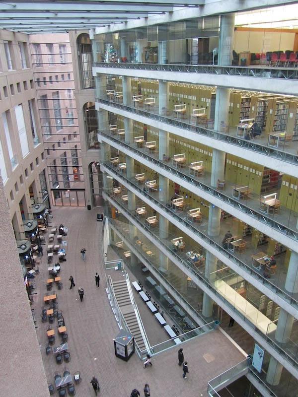 Снимка: MICHAEL FRANCIS MCCARTHYVancouver Public Library, Ванкувър, Канада