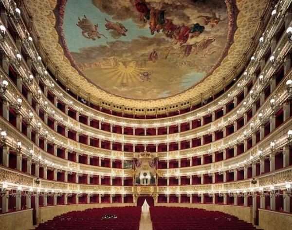 Операта "Teatro di San Carlo" в Неапол, Италия; Снимка: thewondrous.com