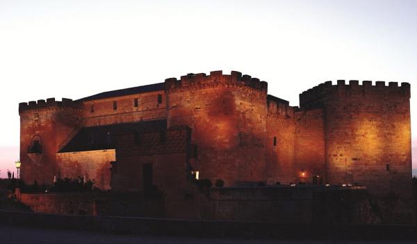 Снимка: trivago.deХотел Domus Selecta Castillo de Buen Amor (Топас, Испания)Хотелът Domus Selecta Castillo De Buen Amor се намира в района Саламанка и е в замък, съществуващ от 11-ти век. Според легендите там са наблюдавани различни мистични неща като например, странни викове на мъртъвци и потайни разговори. Очевидци се кълнат, че са виждали дори съмнителни фигури да се разхождат в района.