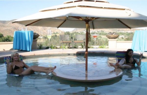 Снимка: hiddenwaterpools.com