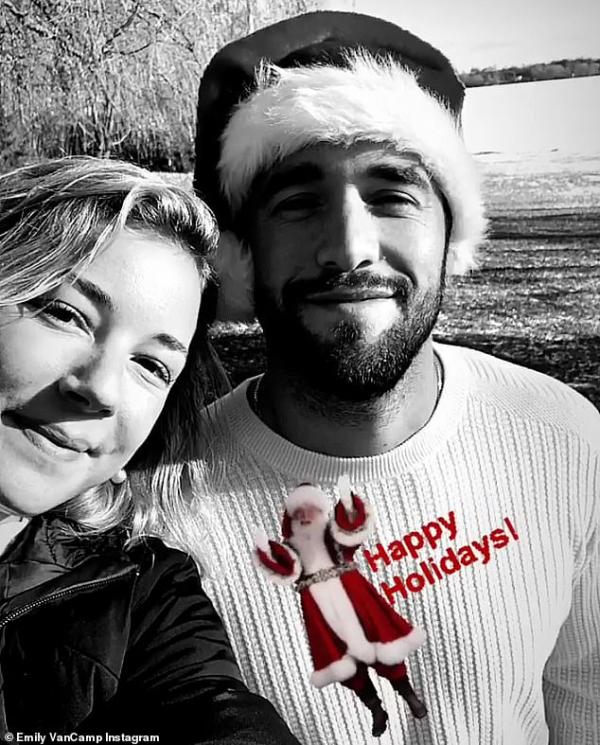  Младоженката Емили Ванкамп с новия си съпруг; Снимкка: Instagram 
