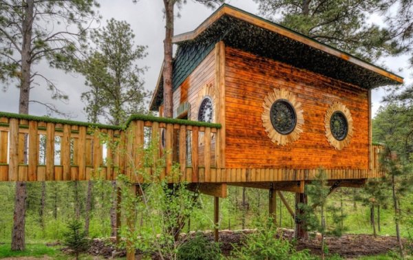 Снимка: Hobbit treehouse