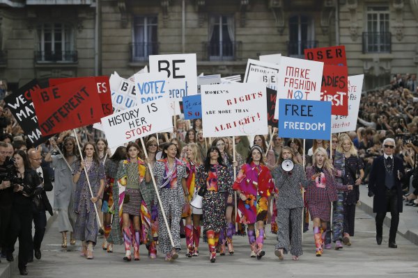 Протест на Булевард Chanel, пролет-лято 2015; Снимка: Reuters