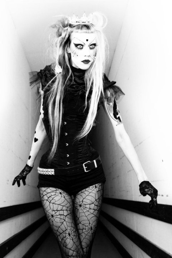 Снимка: Adora BatBrat (official)