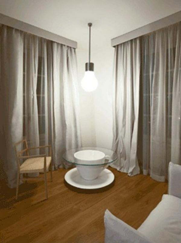 Снимка: travel.yahoo.com; Maison MoschinoСтаята на Алиса в хотел „Мезон Мошино“ (Maison Moschino's Alice Room) Милано, Италия Модна къща Moschino е синоним за класически външен вид в синхрон с една модерна чувствителност. Марката е направила същото и с тази хотелска стая, която се намира в стара гара, превърната в бутиков хотел. Шикозната стаята е вдъхновена от известната приказка „Алиса в страната на чудесата“. Визуален център в стаята е чаената чаша, която всъщност е масичка за кафе от стъкло.