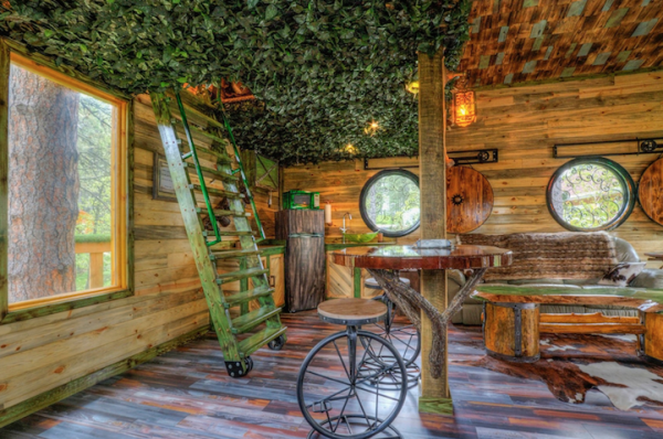 Снимка: Hobbit treehouse