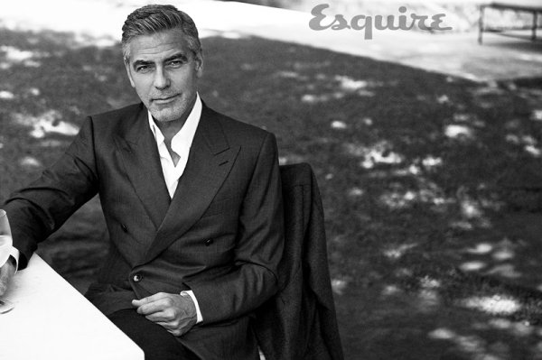 Снимка: ESQUIRE Джордж Клуни: "Бях много млад, твърде млад - на около 16. Но иначе вярвам, че първият ми оргазъм беше, докато се катерех по едно въже, когато бях на шест или седем години. Спомням си, че като стигнах до върха на въжето, си казах: "О, боже, чувствам се страхотно!"