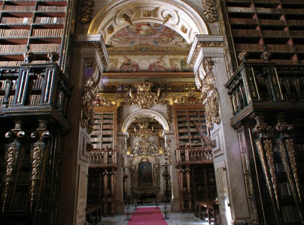 Снимка: WORDMAN1The Joanina Library, University of Coimbra, Португалия