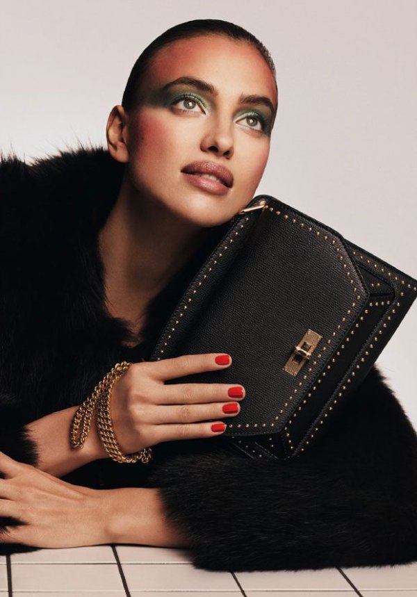 Снимка: Bally