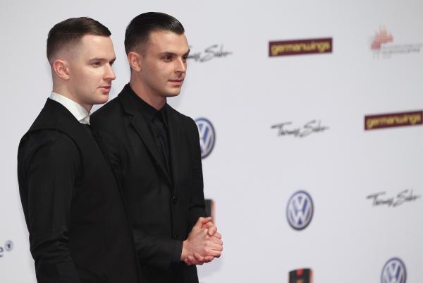 Синт-поп дуото Hurts светкавично бързо набра скорост и популярност, вероятно заради силно 80-сетарските им звук и визия. Парчето Wonderful Life ще кънти в ушите ни до края на юни, когато ще ги видим от плът и кръв.Снимка: GettyImages/ Guliver