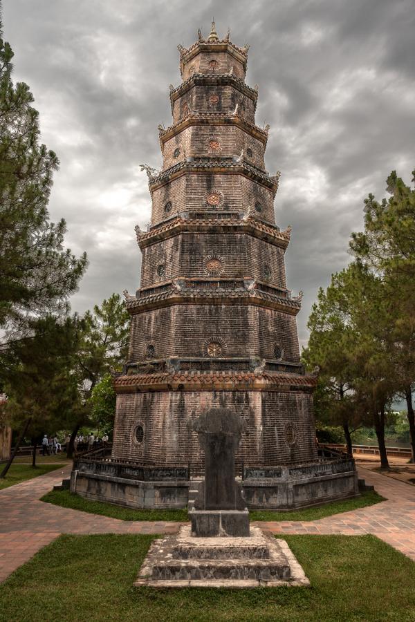 Tien Mu Pagoda, ВиетнамСнимка: DreamstimeВиетнамТук ще намерите за всекиго по нещо: от планински гледки, през живописни плажове, екзотична култура, до кулинарни авантюри и дори шопинг приключения.Вкусете от пъстротата на Азия в тази страна, приветлива и за по-бедния, както и за по заможния турист. 