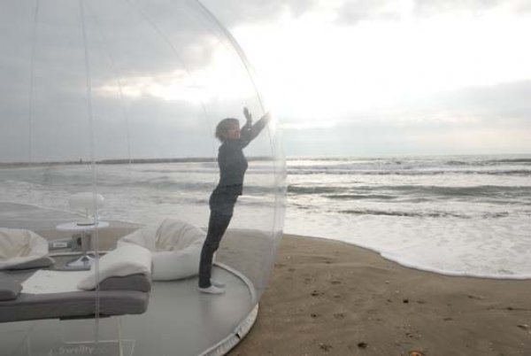 Снимка: Crystal Bubble Portable Home
