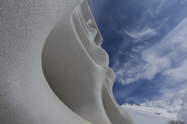 Снимка: dailymail.co.ukТова е "Barin Ski Resort" в Иран. Курортът е разположен в сърцето на планината, в близост до ски курорта Шемшак, вторият по големина ски регион в Иран.