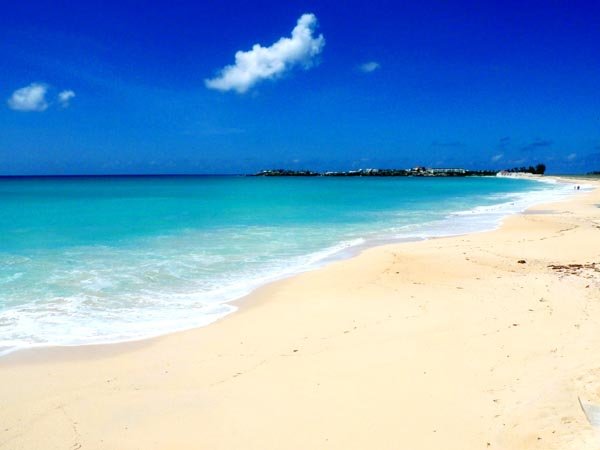 Снимка: travel.allwomenstalk.comHappy Bay, Сейнт Мартин