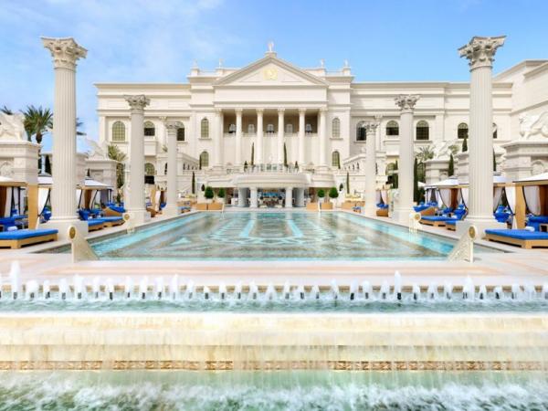 Не всички басейни в Лас Вегас стават за семейства, но този в Garden of the Gods Pool Oasis е точно такъв. Всъщност хотелът разполага със седем басейна, като само един е за възрастни. Всеки от тях е вдъхновен от римски бог.Снимка: Garden of the Gods Pool Oasis