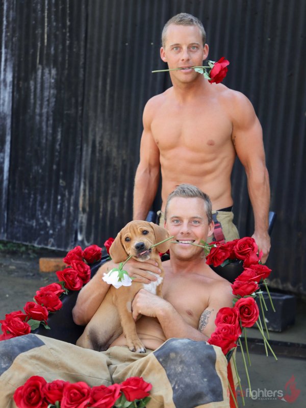 Снимка: @australianfirefighterscalendar.com