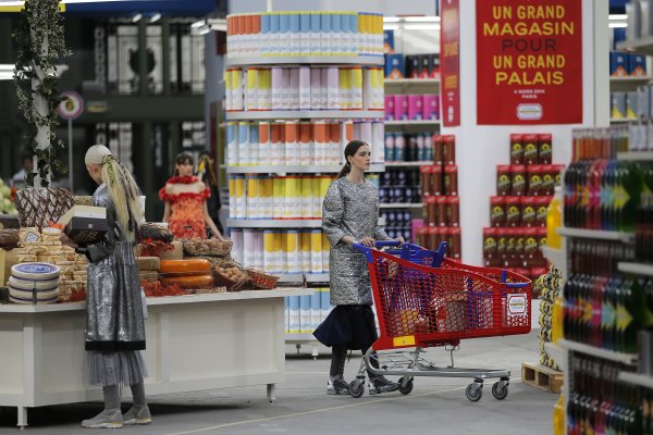 Супермаркетът на Chanel, Есен-зима 2014/2015 година; Снимка: Reuters