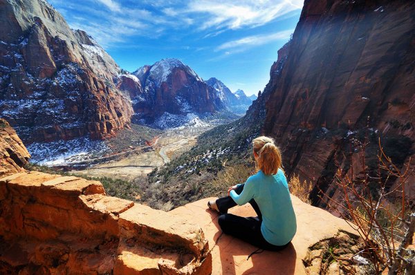 Снимка: California TourAngels Landing, Национален парк Сион, ЮтаТази скала е заобиколена от някои от най-прекрасните гледки и търсачите на силни усещания я обожават.