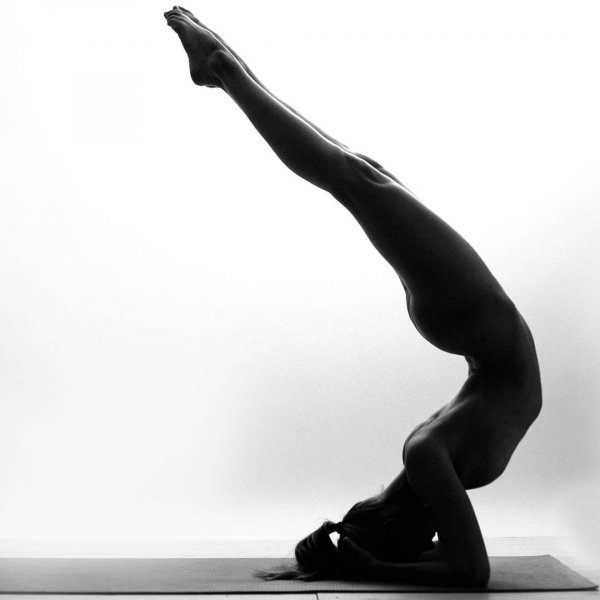 Снимка: Nude Yoga/Instagram