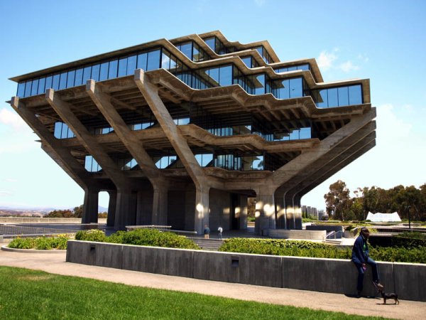 Снимка: BEN LUNSFORDGeisel Library, Унивеситет на Калифорния, Сан Диего