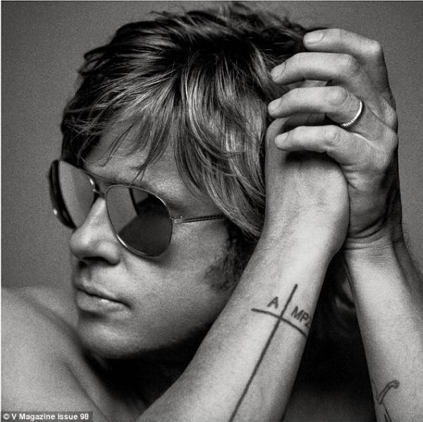 Снимка; V Magazine