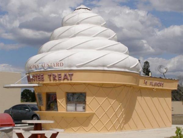 Снимка: http://www.mentalfloss.comФирмата Twistee Treat отвори около 90 магазина за сладолед в САЩ между 1983 и средата на 90-те години на миналия век. Всеки един от тях е във формата на вкусна фуния ванилов сладолед.