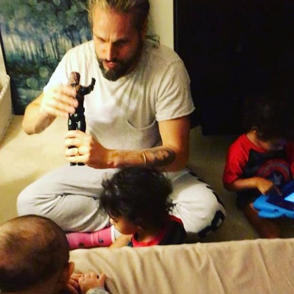 Марко заедно с тримата им сина; Снимка: Instagram