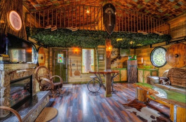 Снимка: Hobbit treehouse