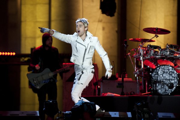 30 Seconds to Mars е американска група от Ел Ей, сформирала се през 1998 година. Най-известното в нея е вокалистът Джаред Лето. Друг член на бандата е брат му Шанън.В дискографията си имат три студийни албума.Снимка: GettyImages/ Guliver