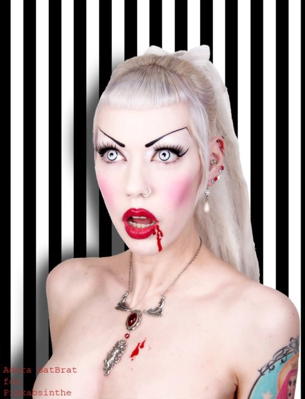 Снимка: Adora BatBrat (official)
