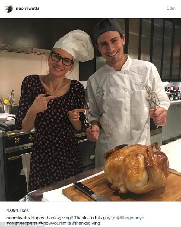 Наоми Уотс като шеф-готвач; Снимка: Instagram